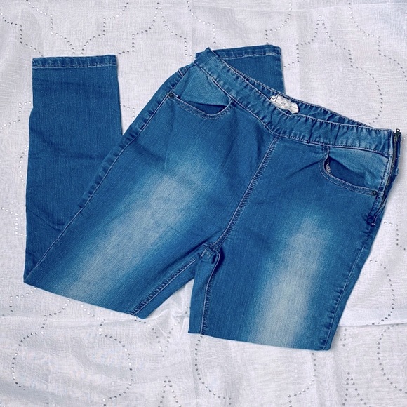 Free People highwaist PullOn Stretchy Skinny Jeans - Picture 2 of 11